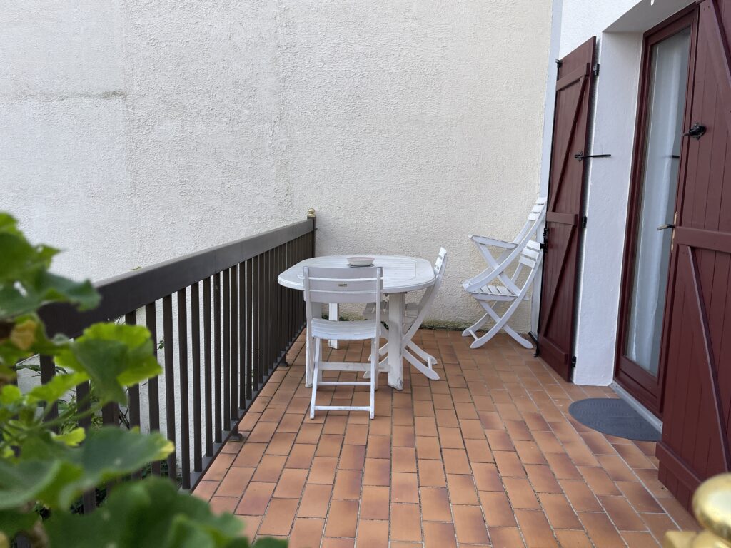 MAISON MONT VALERIENT