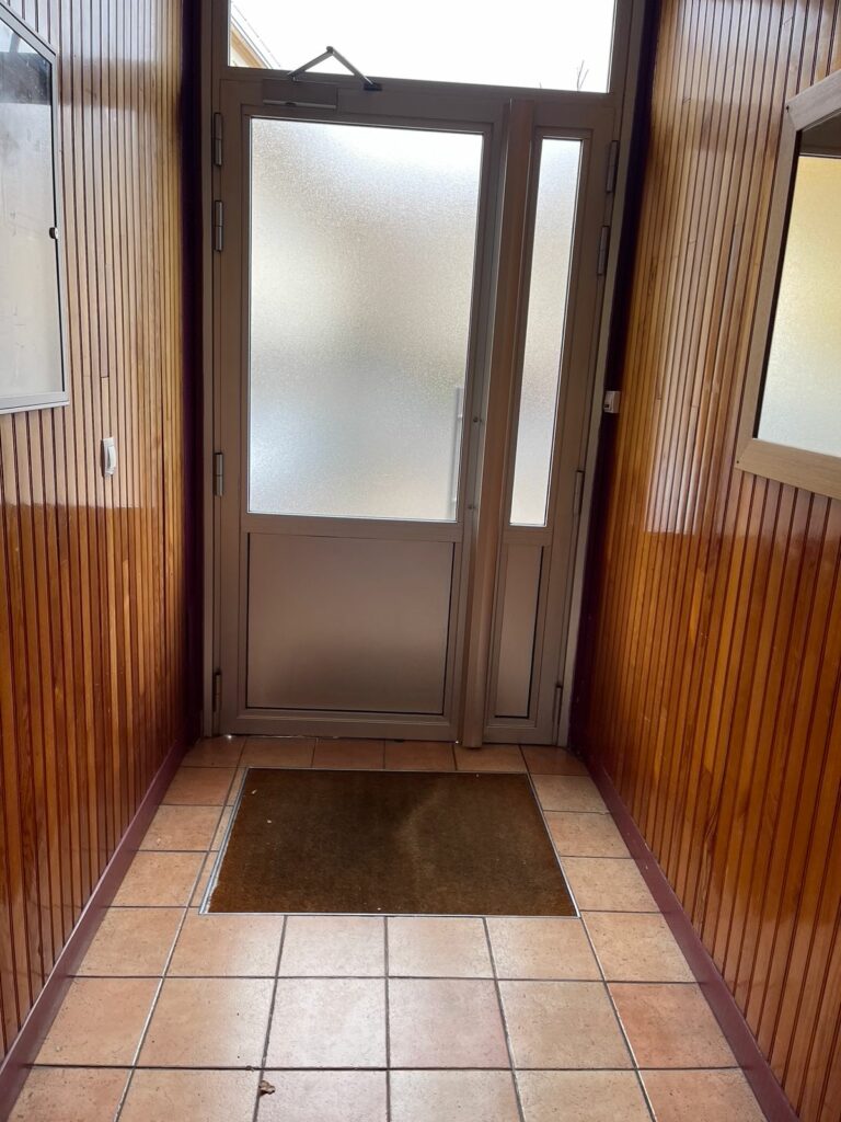 2 PIÈCES RARE AU PIED DU RER A